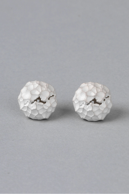 S925ハンマードスターロックピアス　B4513