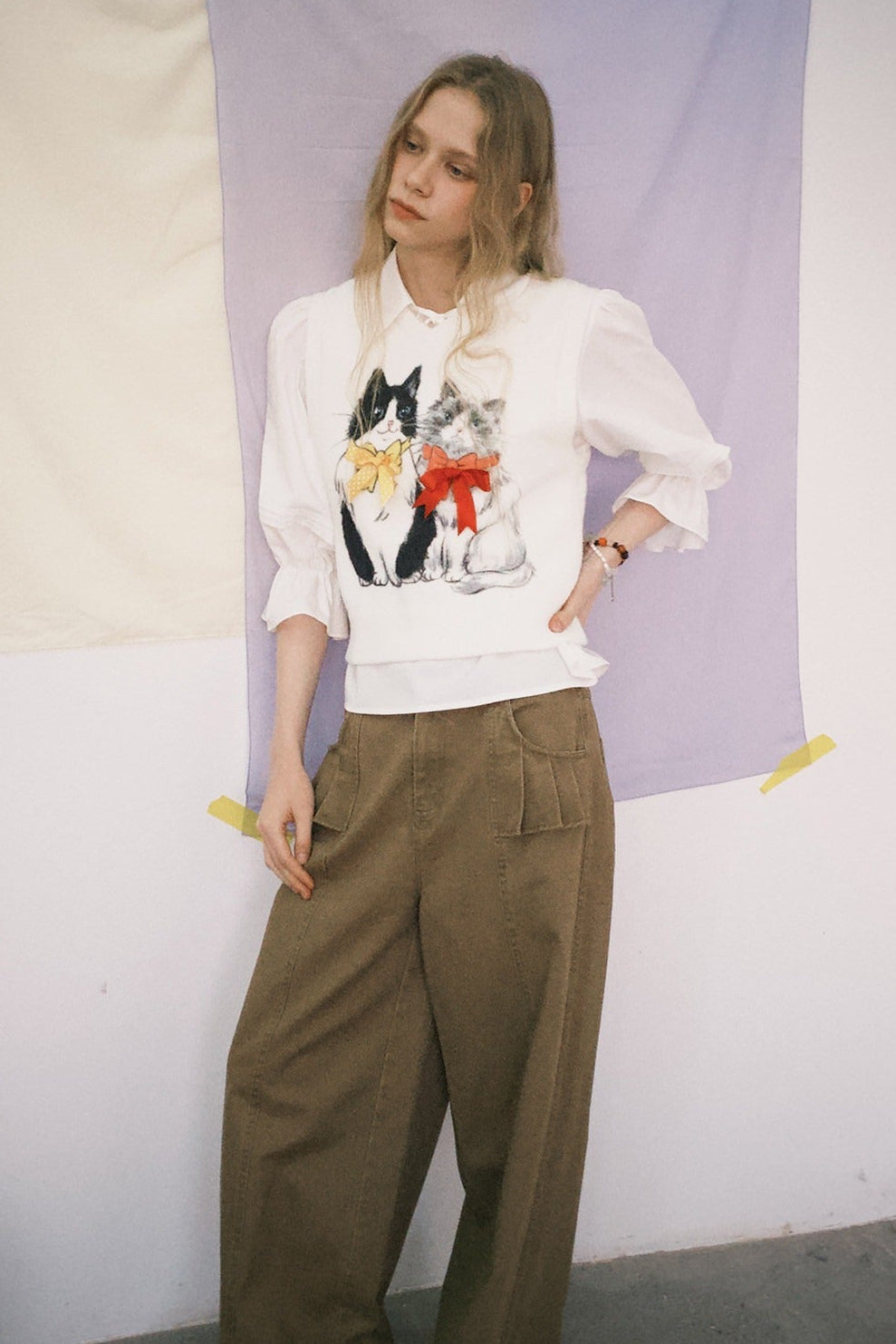 ホワイトキャットプリントVネックベスト　B4599