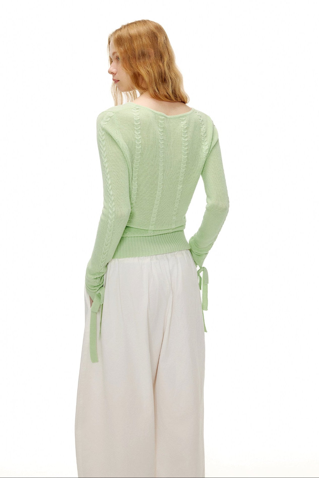 アップルグリーンケーブルニットセーター　B4601