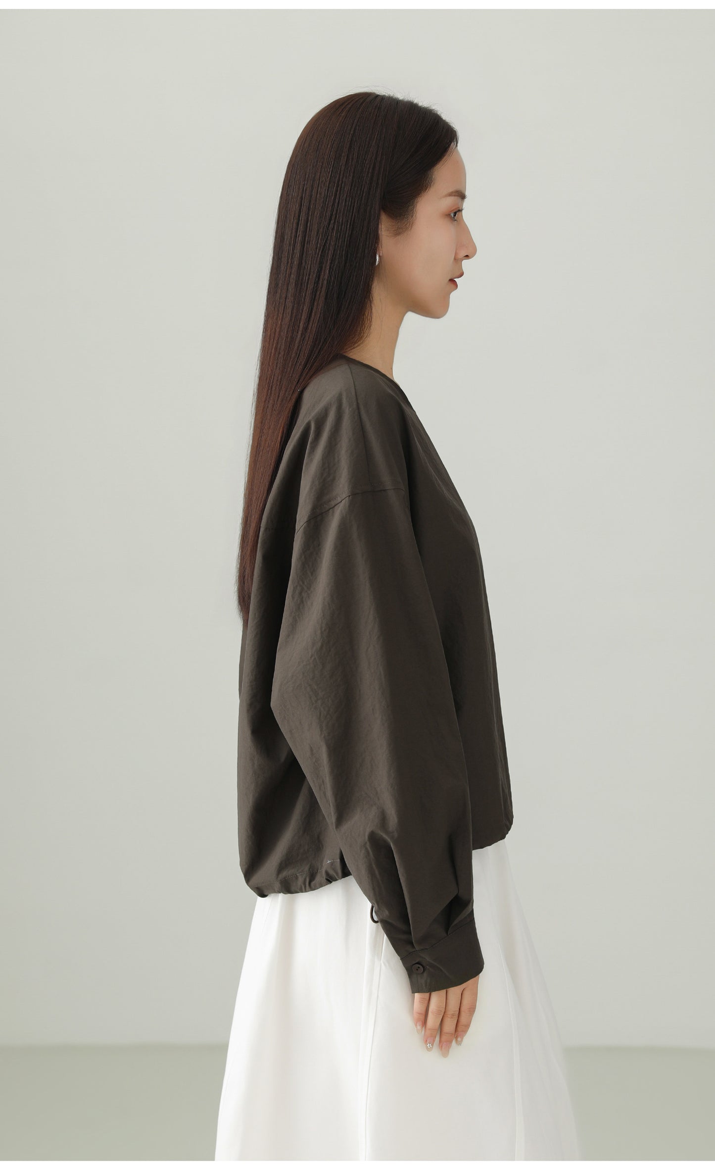 ミニマルクルーネックプルオーバーシャツ　B4729