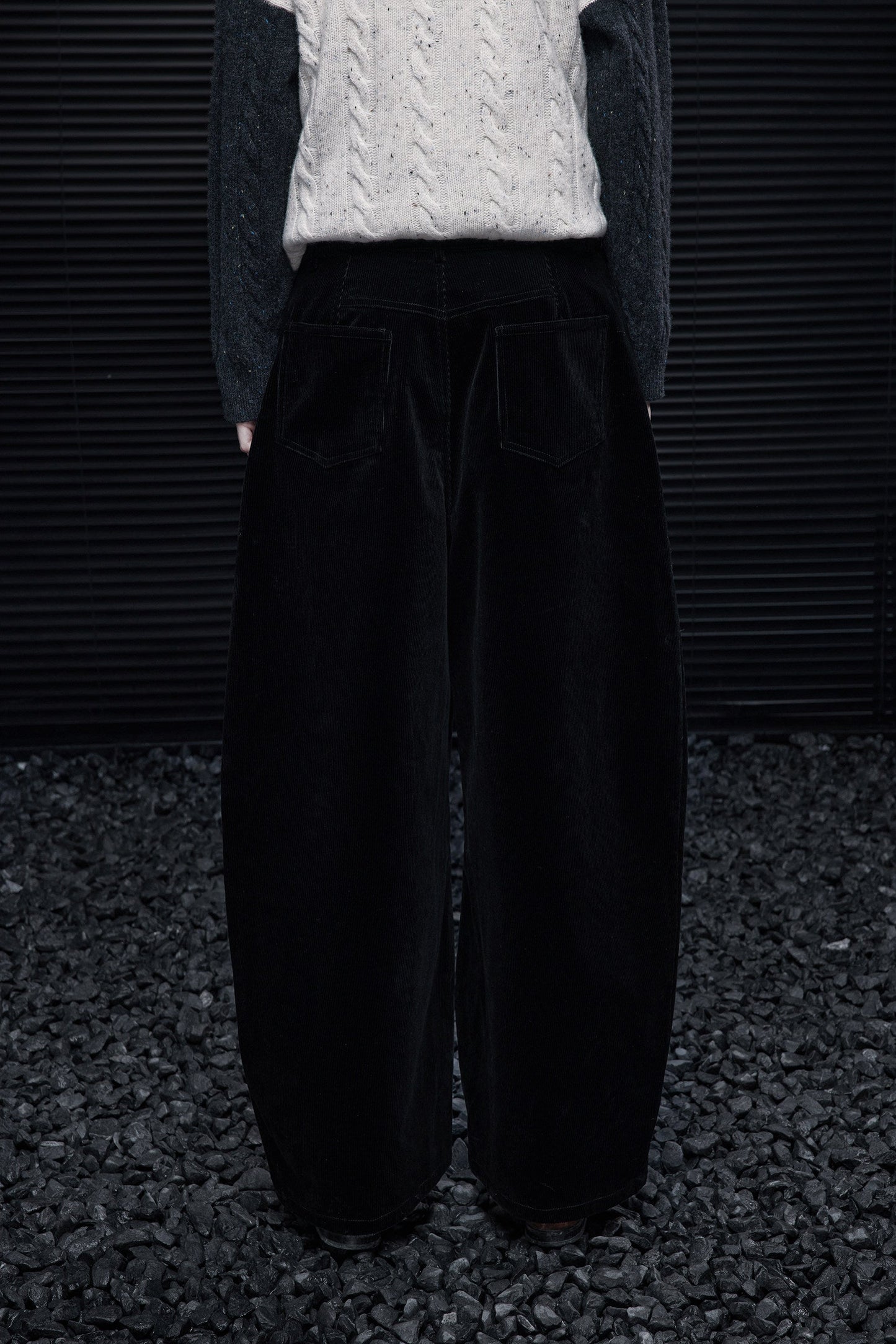 ブラックコーディロイコットンワイドパンツ　B4578