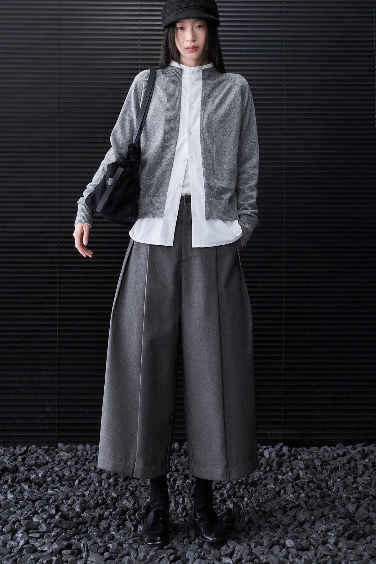 Dark Gray High-Waisted Pleated Wide-Leg Cropped Pants B5024