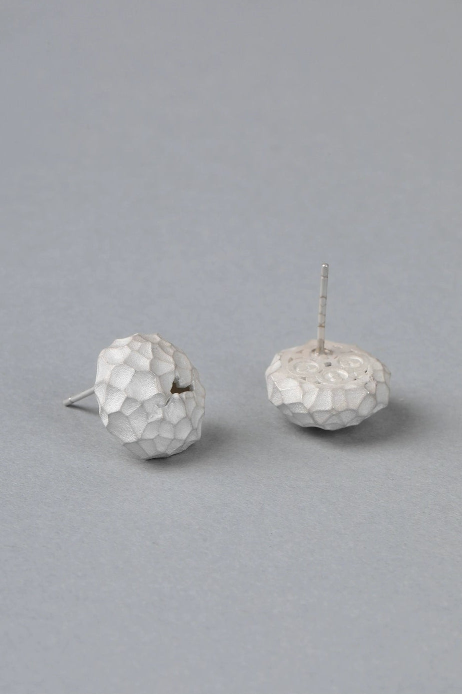 S925ハンマードスターロックピアス　B4513