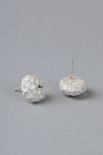 S925ハンマードスターロックピアス　B4513