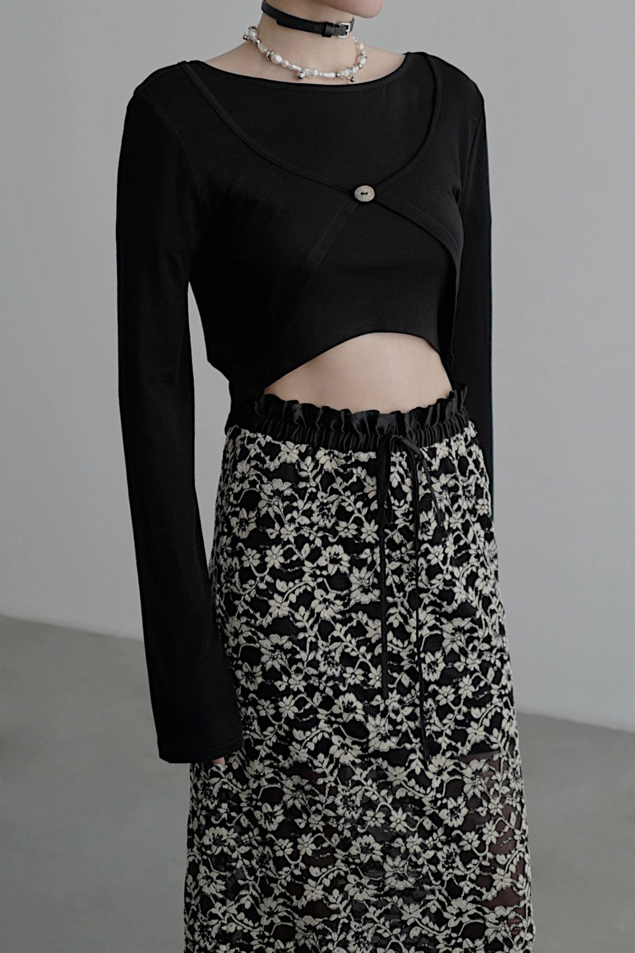 Black knit long sleeve cardigan B4043