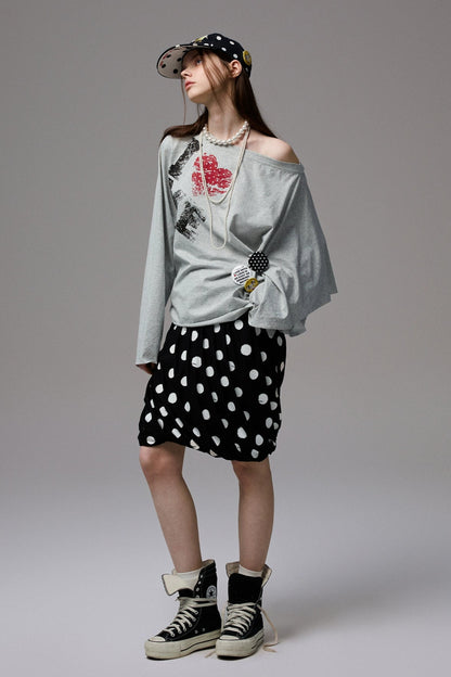 Badge printed asymmetrical off-shoulder top B4325