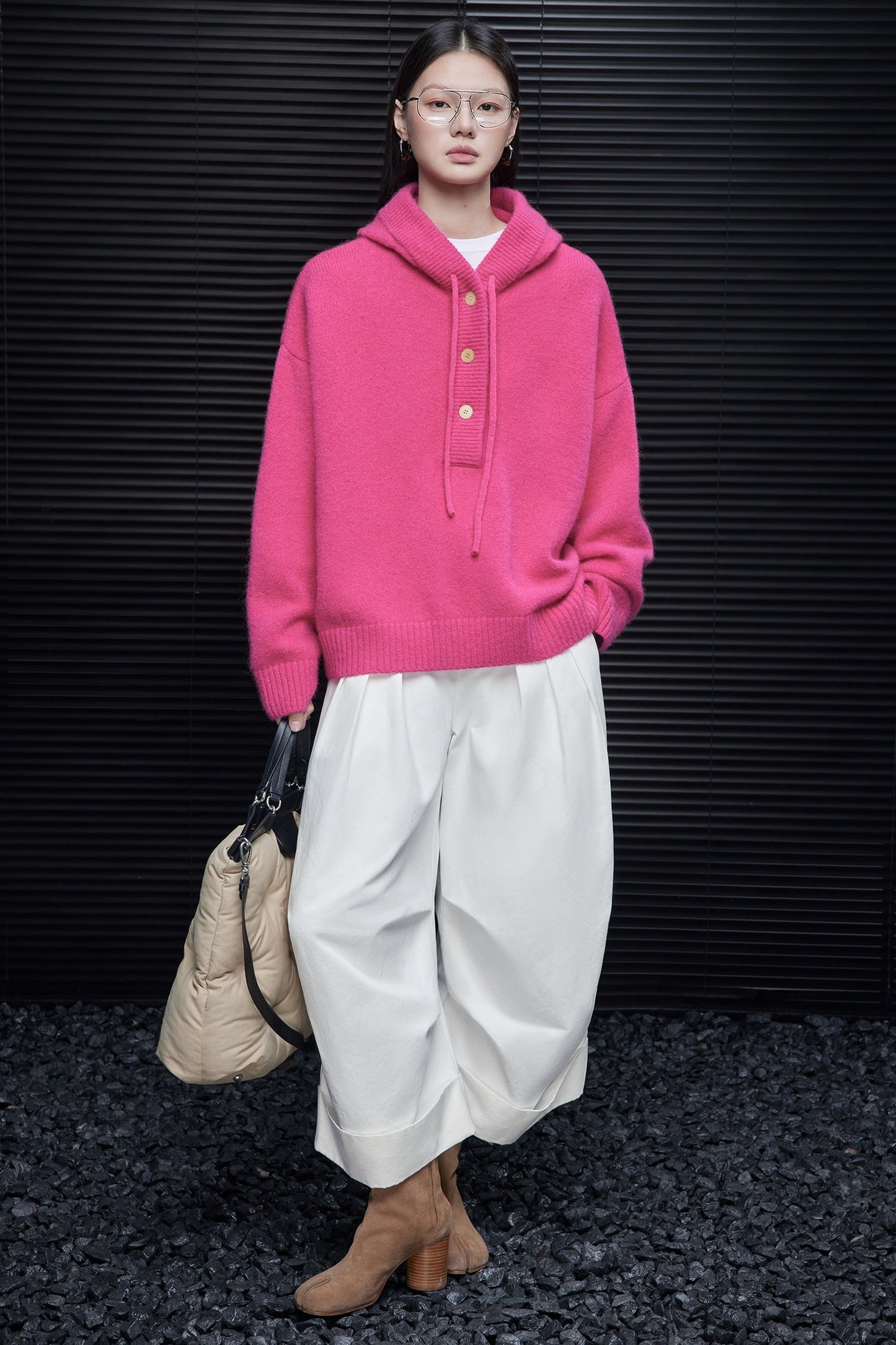 100％ウールバービーピンクフード付きセーター　B4579