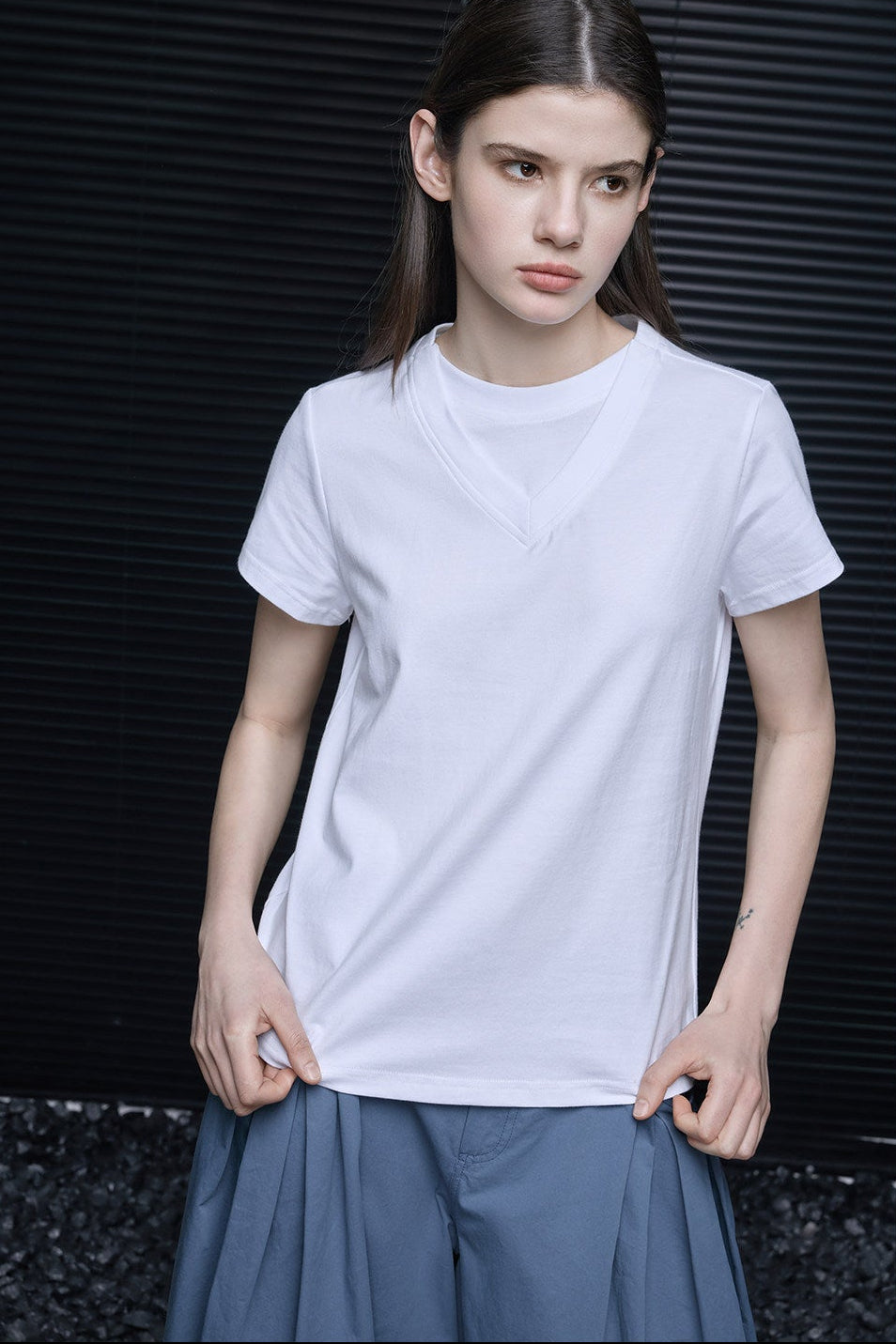 ホワイトコットンユニークダブルカラーTシャツ　B4733