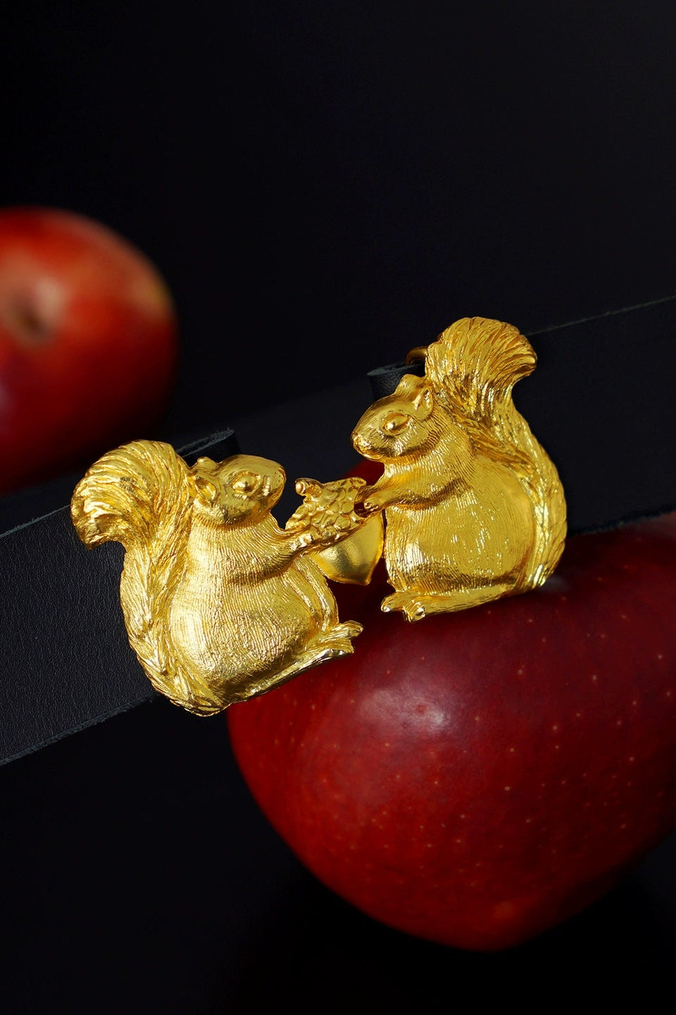 Squirrel Metal Buckle Vintage Leather Belt B4455