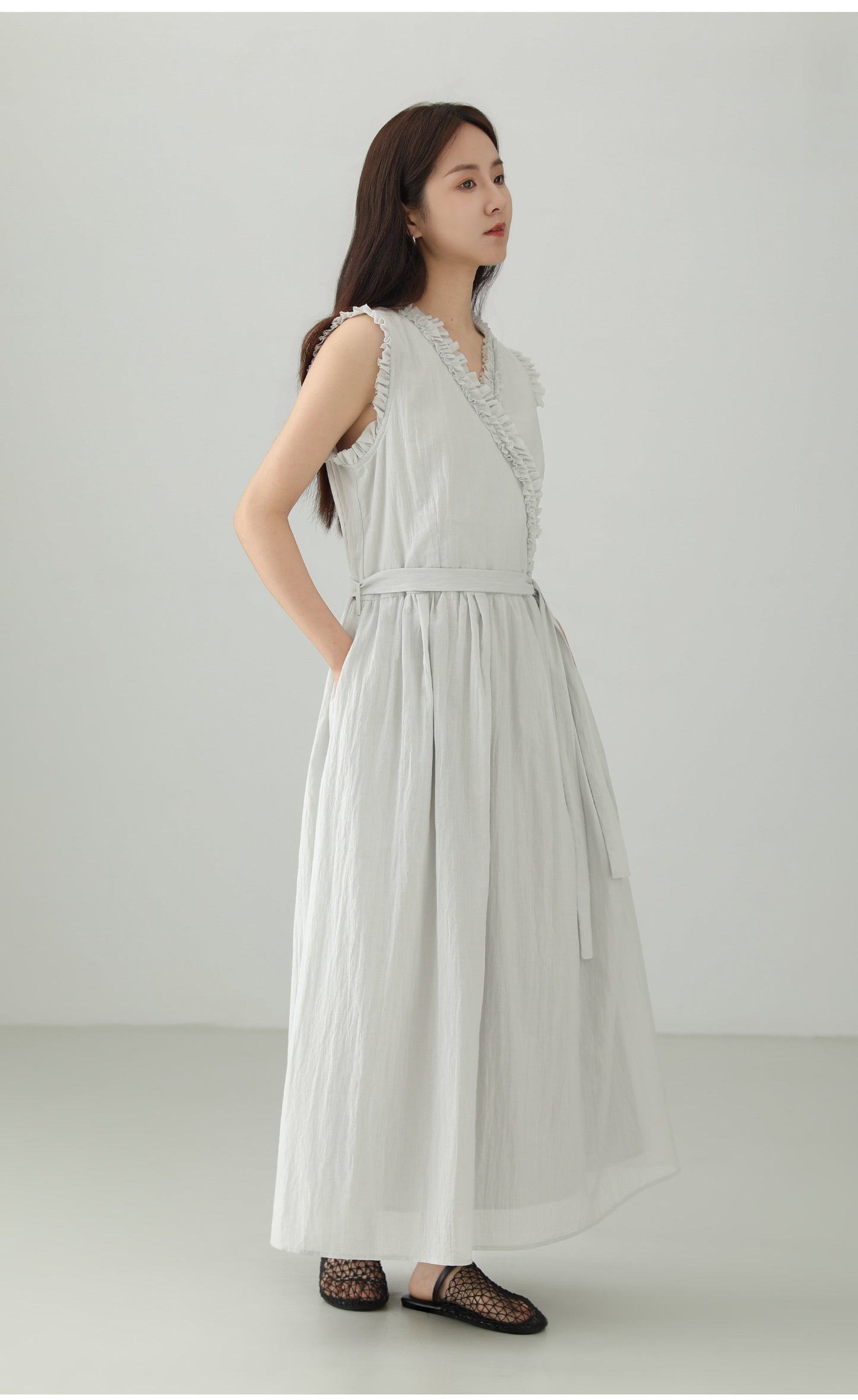 Natural Wrinkle V-Neck Sleeveless Dress B4755