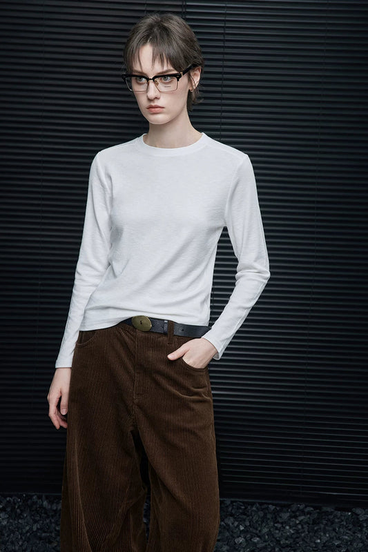 ホワイトシンプル長袖Ｔシャツ　B4575