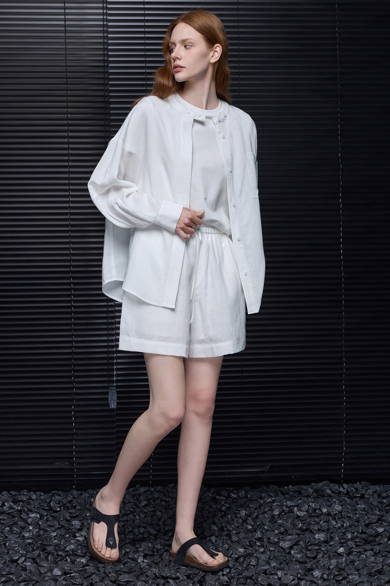 White Linen Lyocell Drawstring Shorts B4855