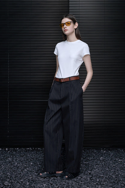 ホワイトシンプルスリムフィットTシャツ　B4738