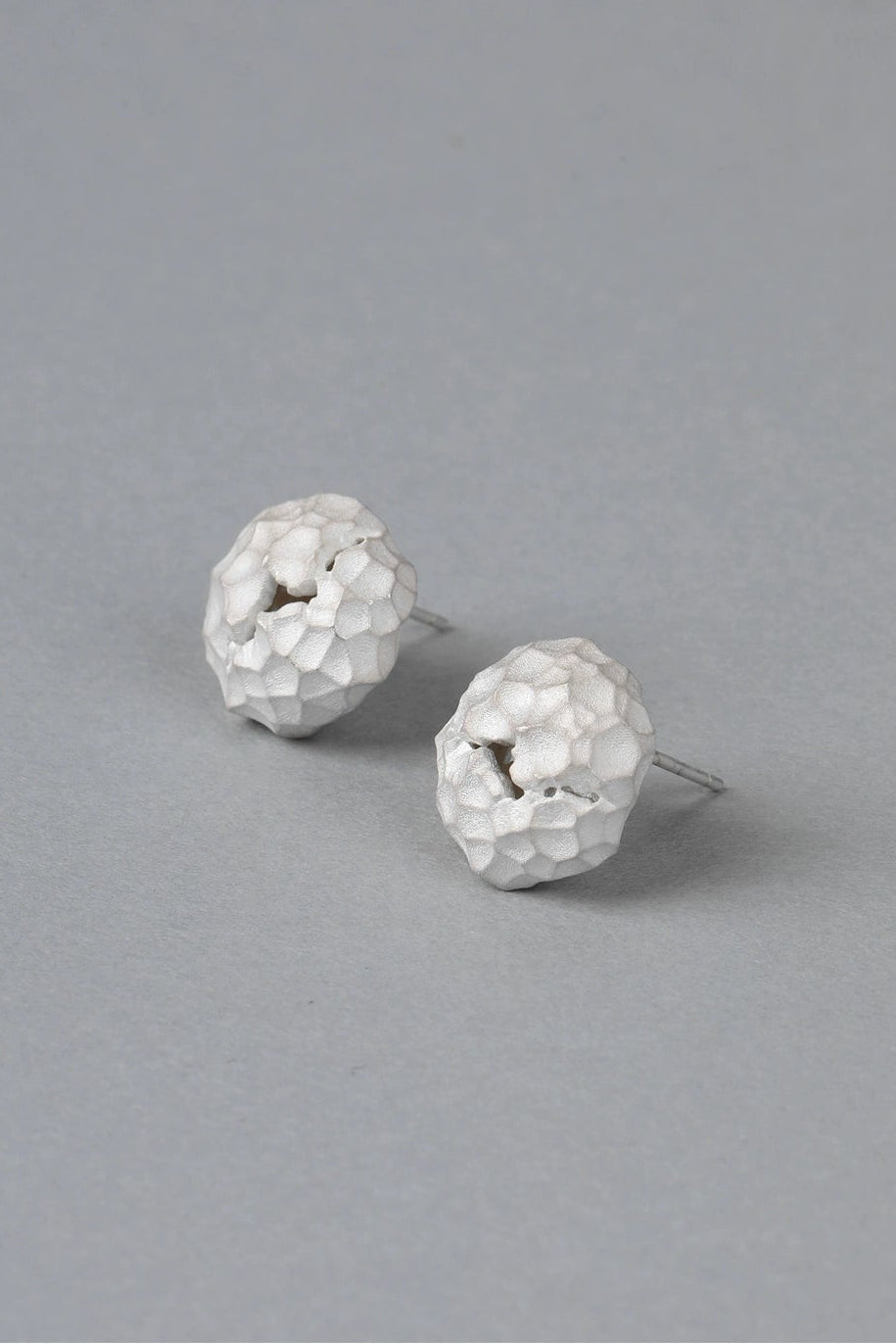 S925ハンマードスターロックピアス　B4513