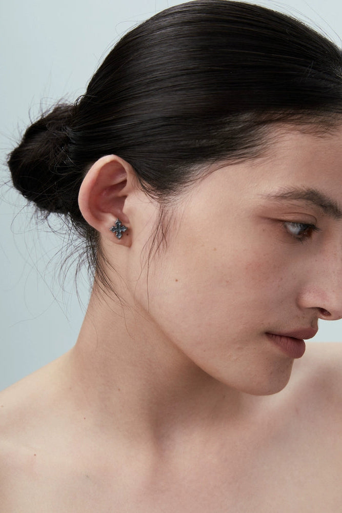 S925ヴィンテージクロスパターンピアス　B4537