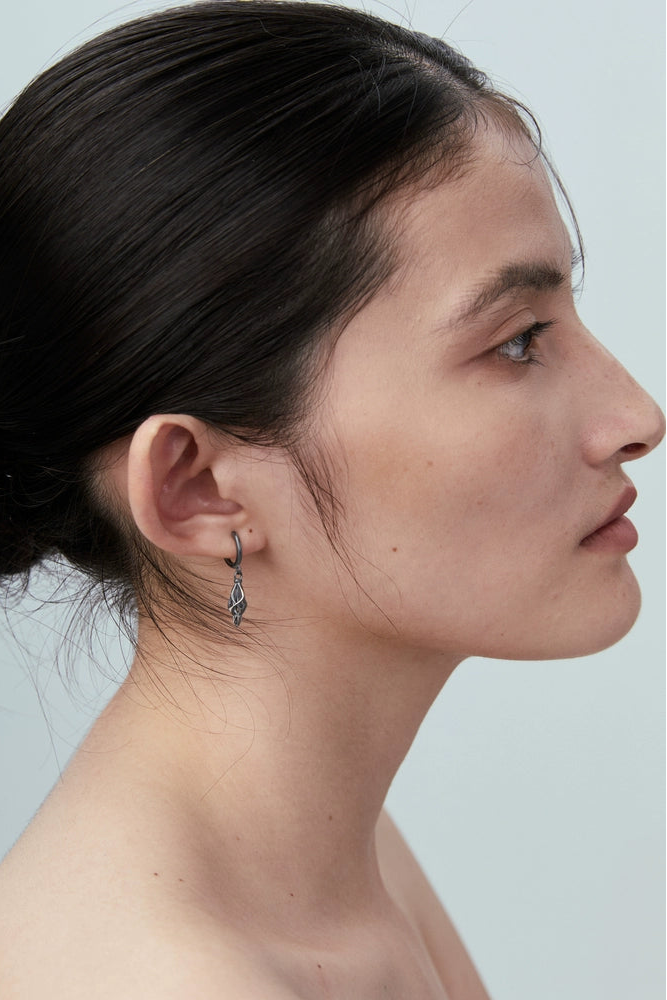 S925ファントムフェザーピアス　B4536