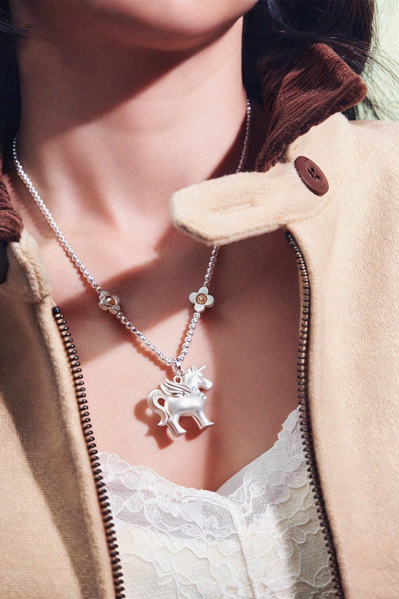 Unicorn pendant necklace B4473