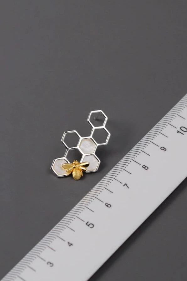 S925 Art Honeycomb Bee Design Earrings B3549