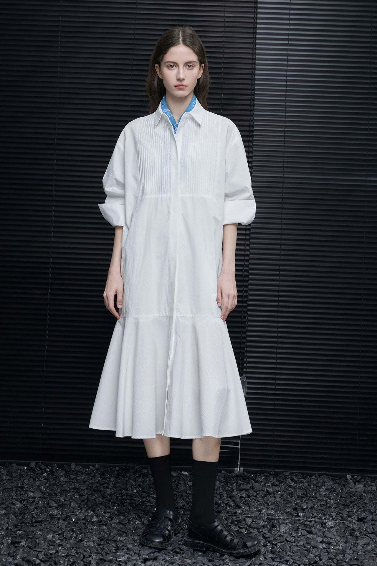 White mid-length polo collar shirt dress B4640