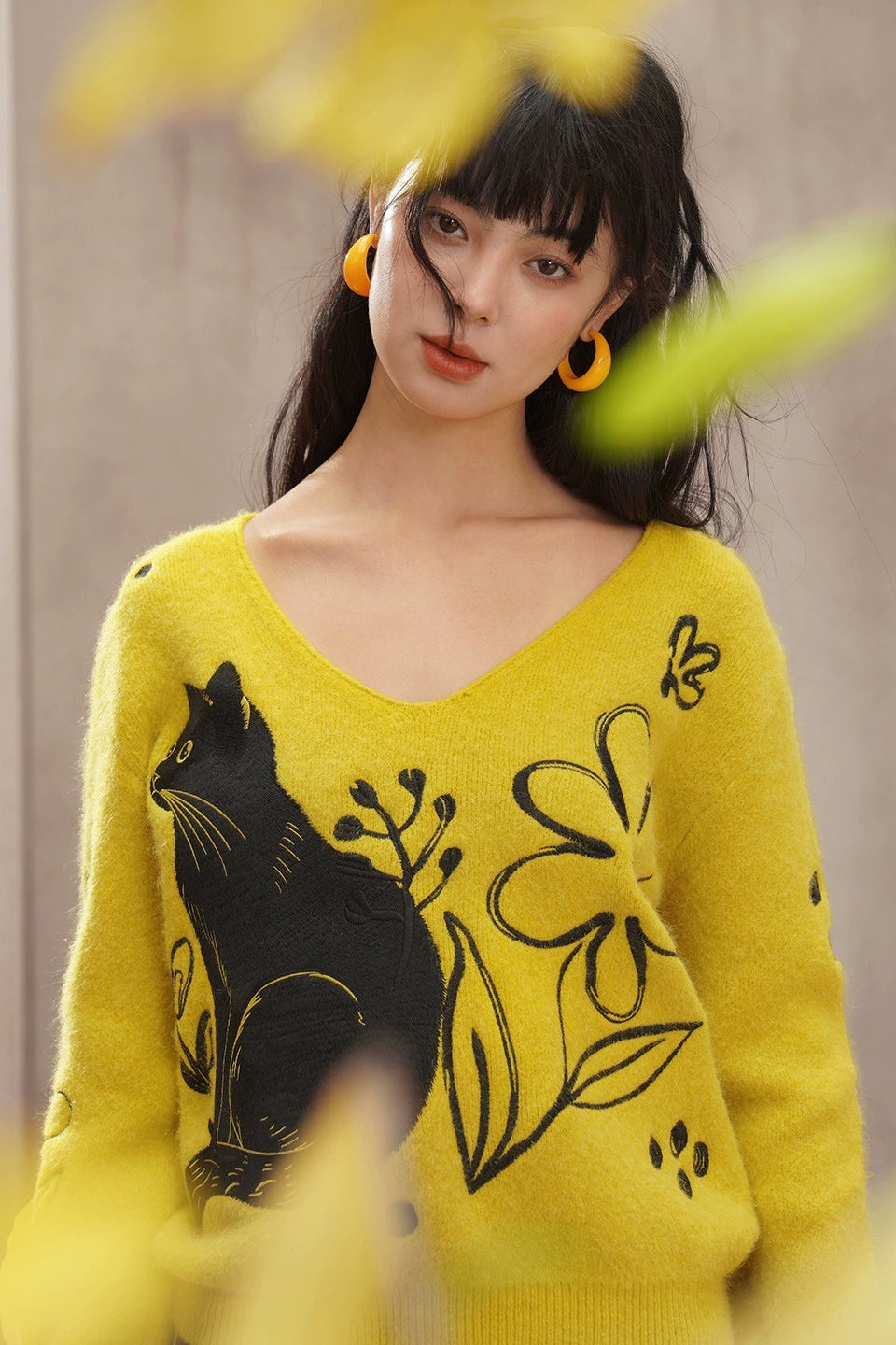 黒猫刺繍イエローラビットファー混セーター　B4451