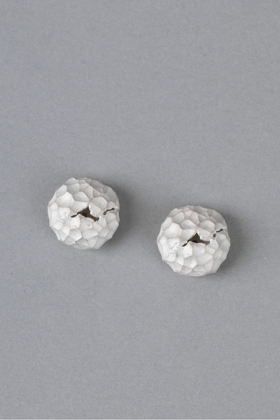 S925ハンマードスターロックピアス　B4513