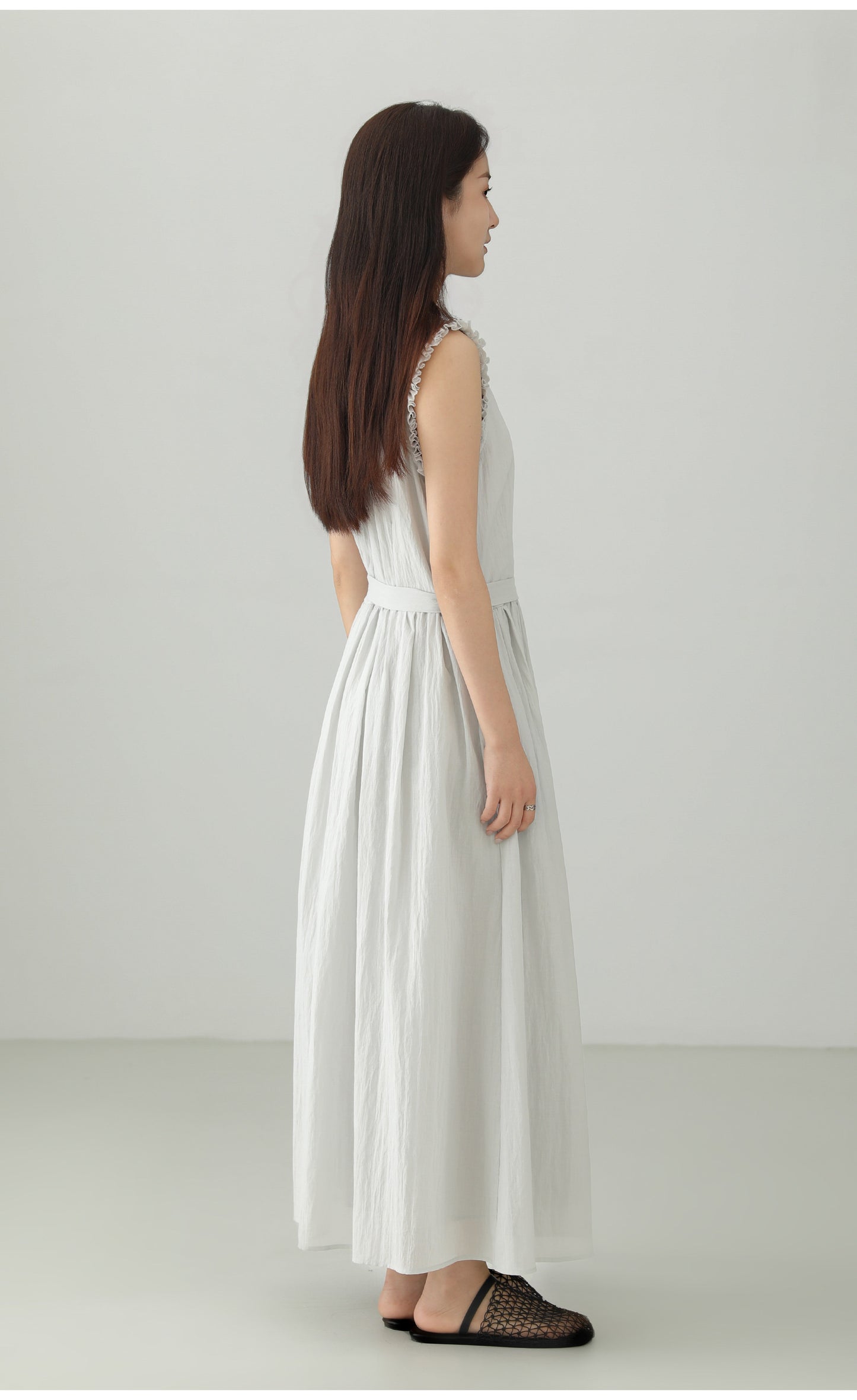 Natural Wrinkle V-Neck Sleeveless Dress B4755