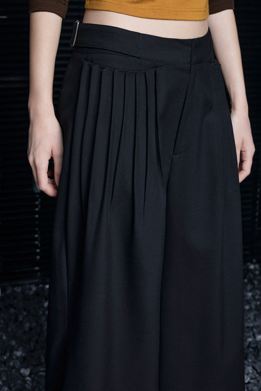 ブラックハンサムストレートワイドパンツ　B4680