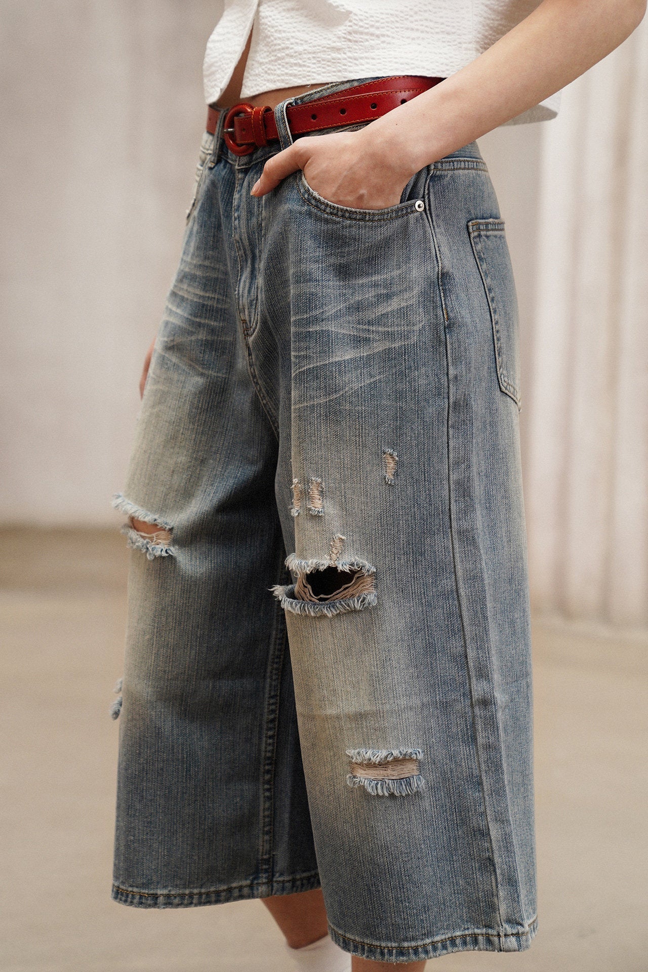 Retro Washed Distressed Cropped Denim Pants B4795