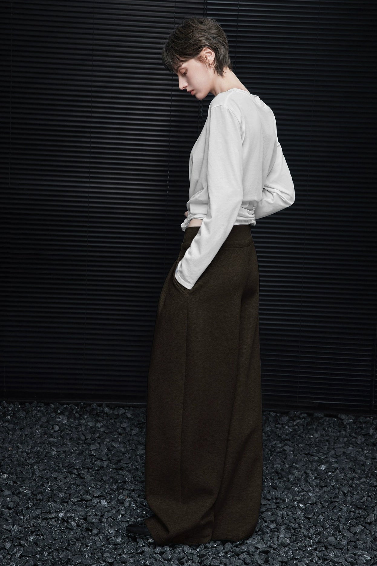 ダークブラウンスウェットレイジーワイドパンツ　B4420