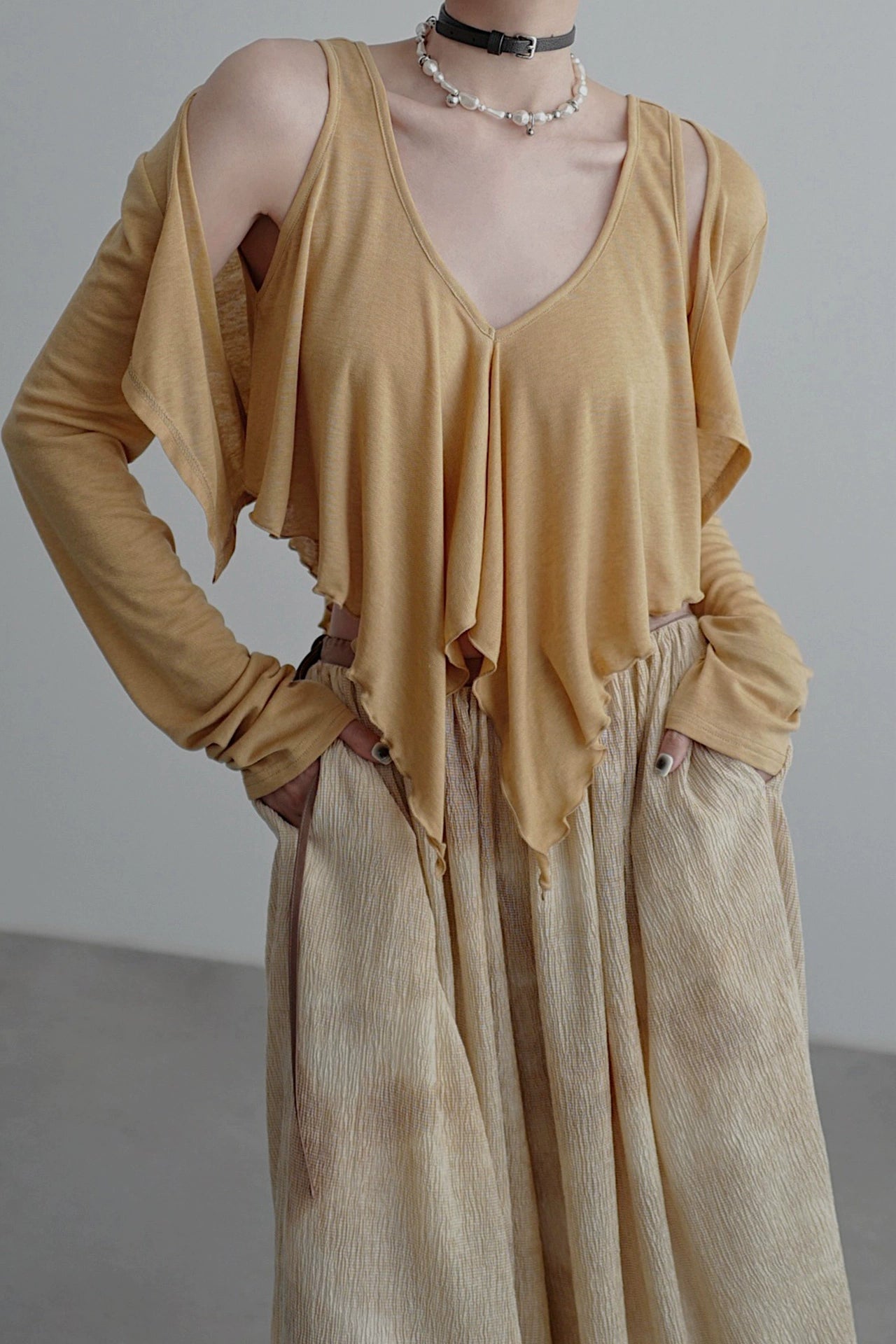 Black knit long sleeve cardigan B4043