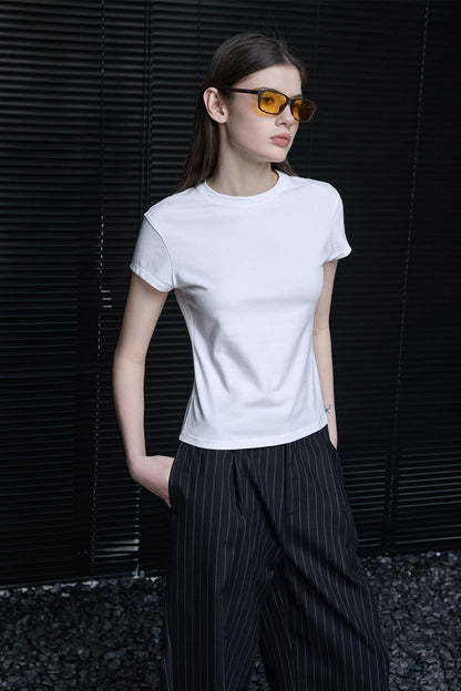 ホワイトシンプルスリムフィットTシャツ　B4738