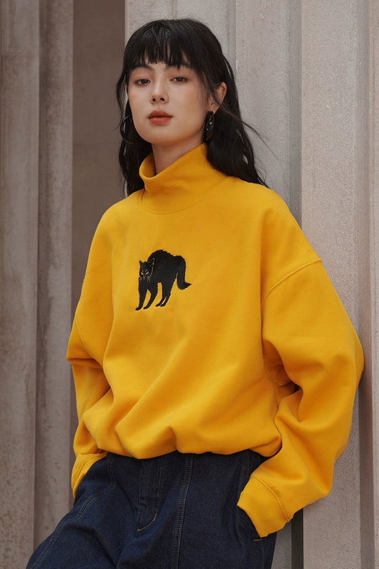 黒猫刺繍イエローハイネックスウェットトップス　B4449