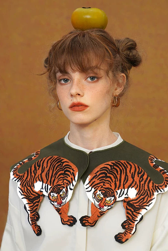 タイガーエンブロイダリーデタッチャブルカラー　B4585