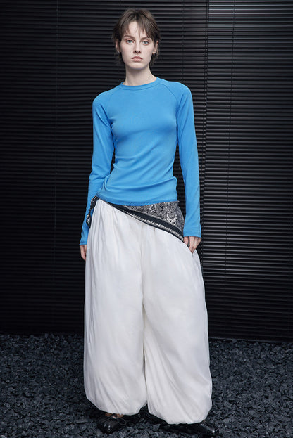 スカイブルースリムフィット長袖Tシャツ　B4574