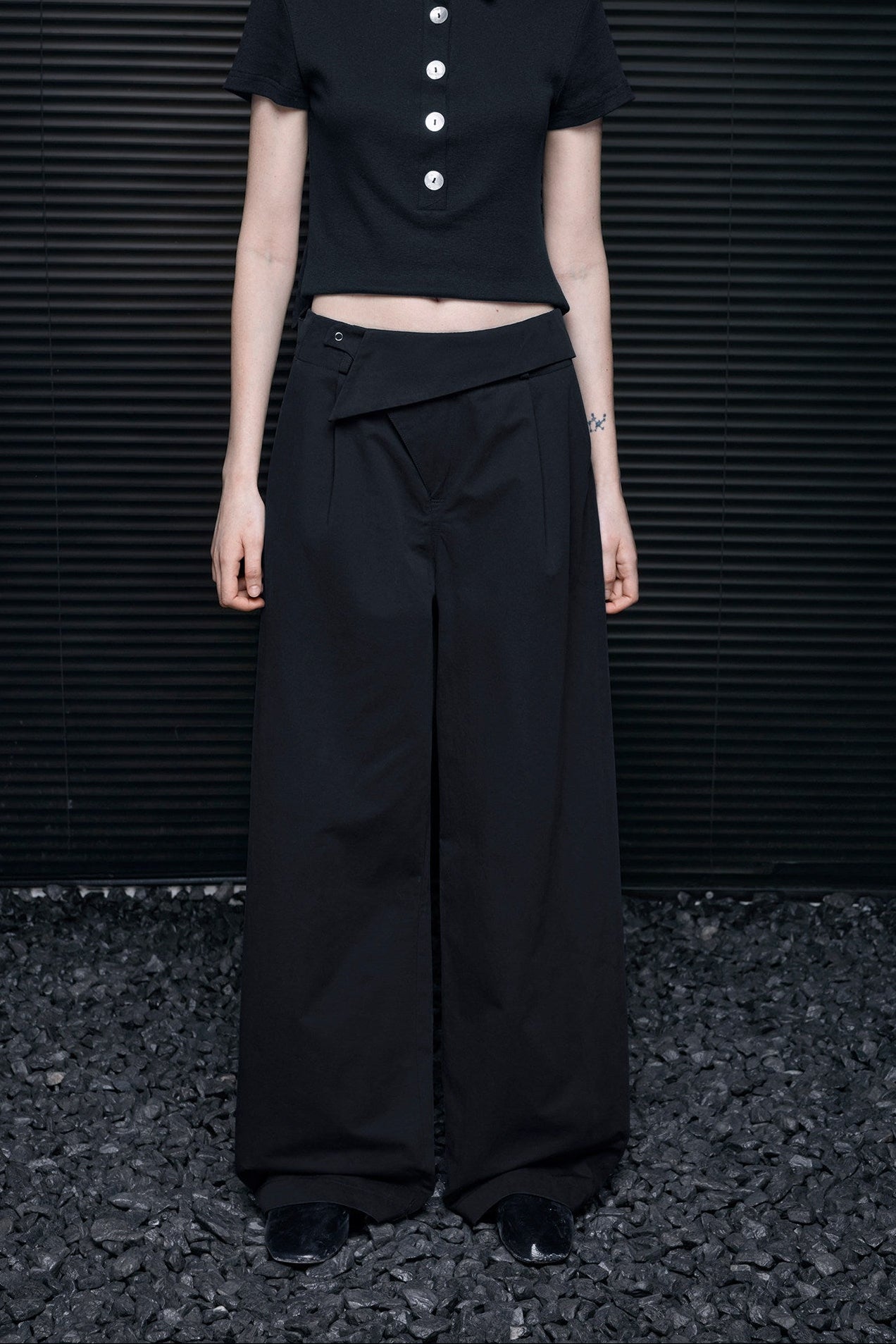 ブラックコットンストレートワイドパンツ　B4688