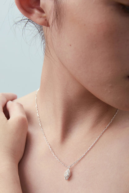 S925ハンギングベルヴァインペンダントネックレス　B4535