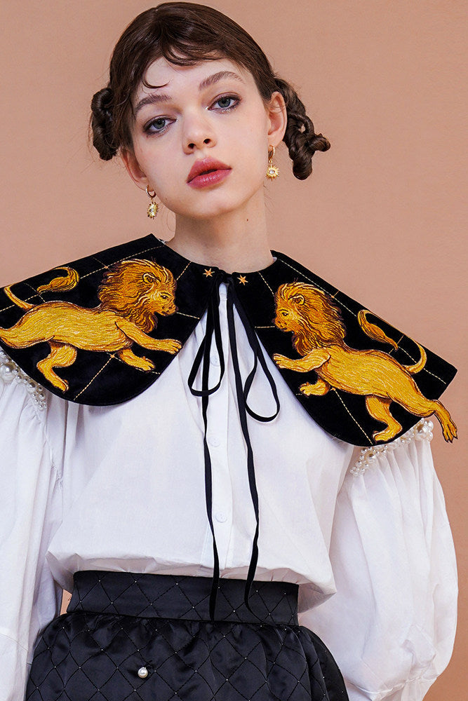 Venetian Guardian Leo Embroidered Faux Collar B4570