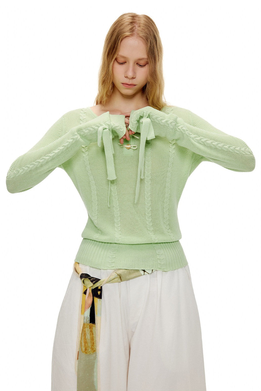 アップルグリーンケーブルニットセーター　B4601