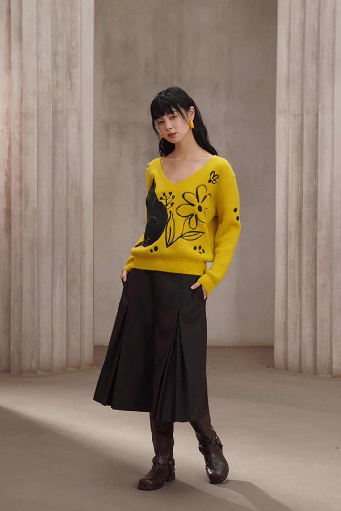 黒猫刺繍イエローラビットファー混セーター　B4451