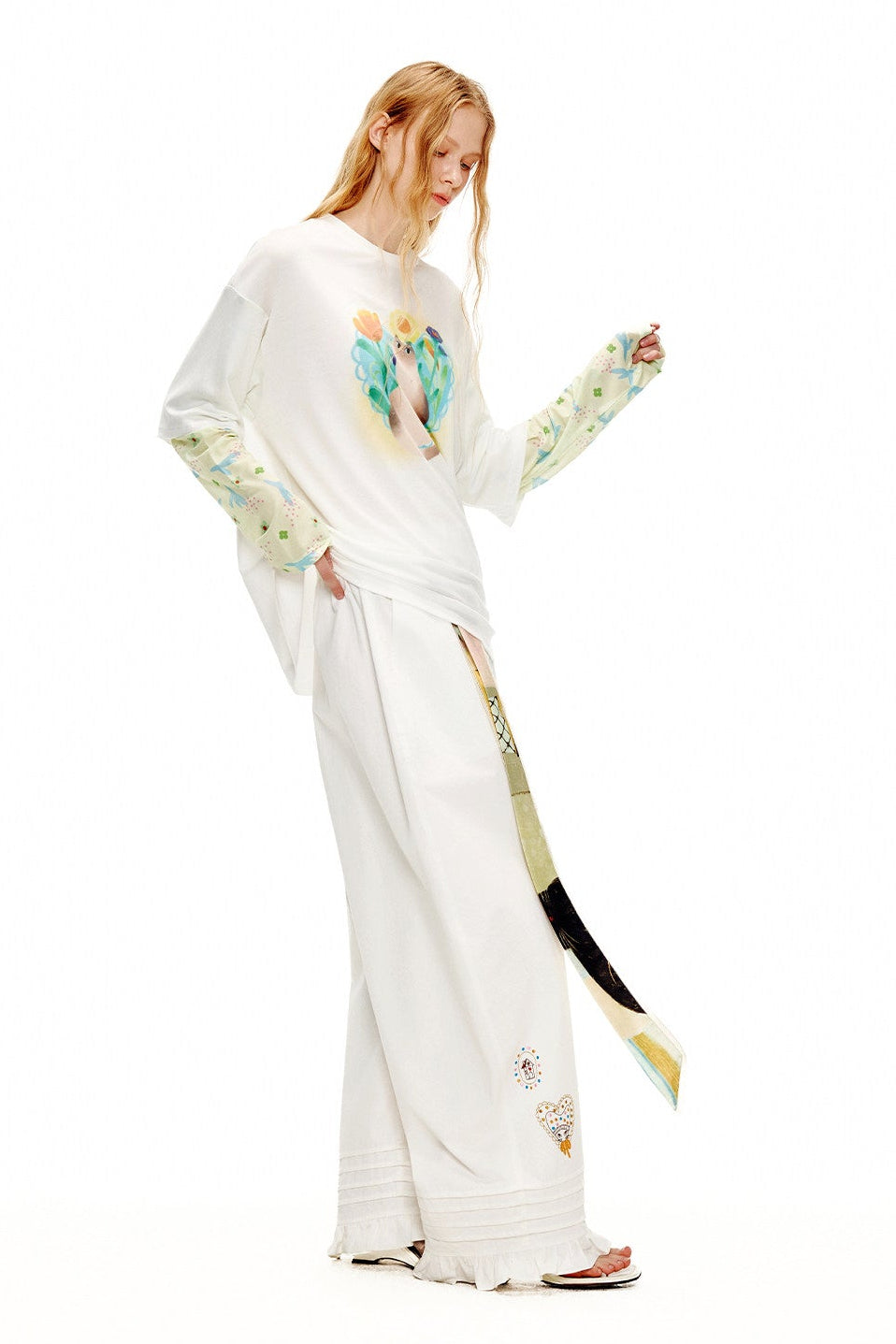 刺繡フリルルーズカーブブレードパンツ　B4600