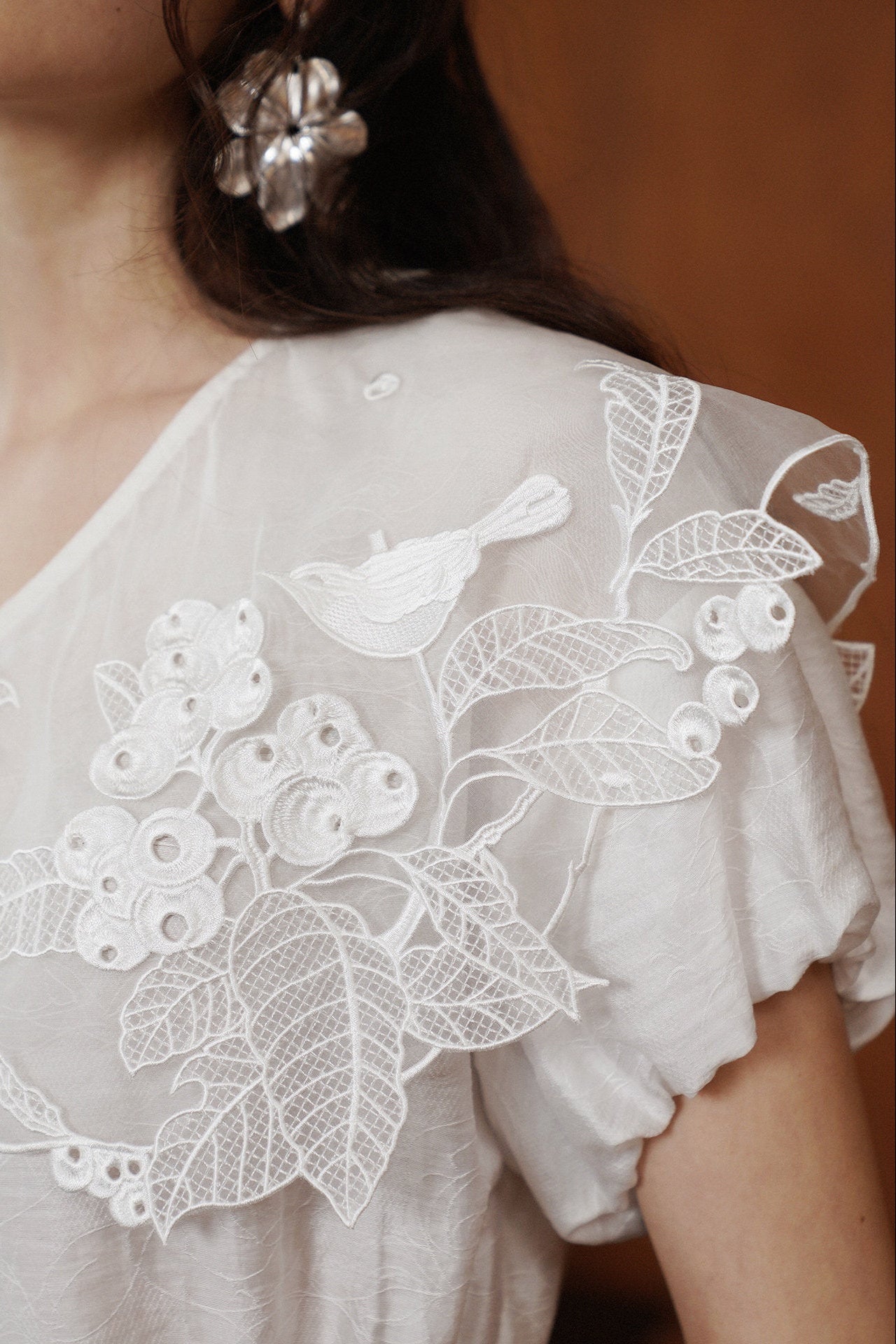 フレンチロイヤル刺繍レースビッグカラーブラウス　B4828