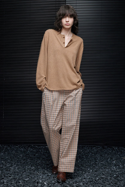 ライトブラウンヘンリーネックルーズセーター　B4351