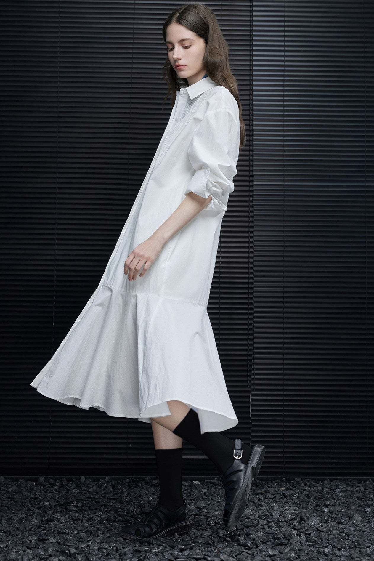 White mid-length polo collar shirt dress B4640