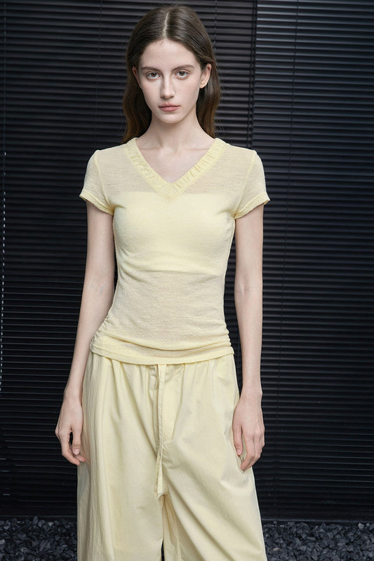 ライトイエローVネックスリムTシャツ　B4683