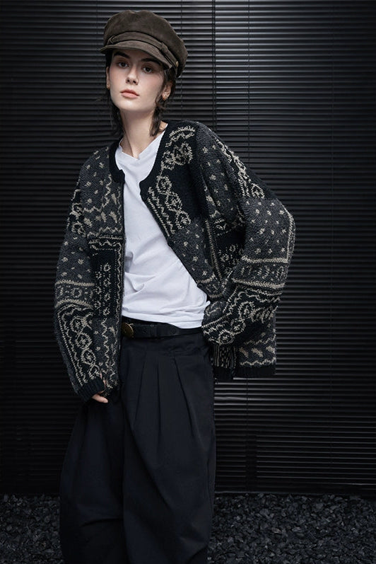 フラワーブラックジャカードニットカーディガン　B4417