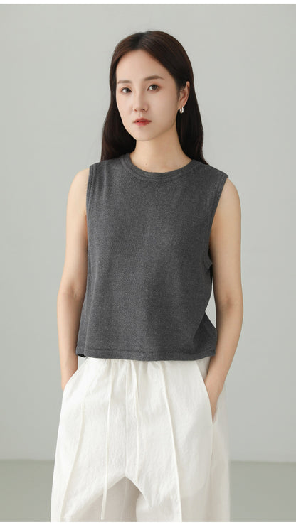 Back Slit Sleeveless Knit Top B4762