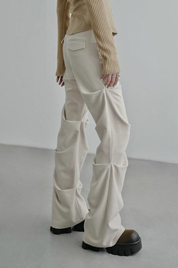 Pleated tapered pants B4349