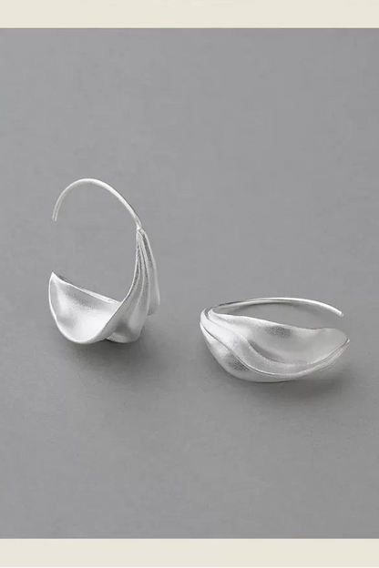 S925シルバーマットツイストデザインピアス　B4947