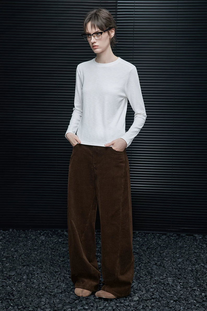 ホワイトシンプル長袖Ｔシャツ　B4575