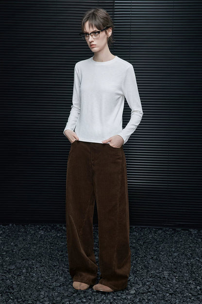 ホワイトシンプル長袖Ｔシャツ　B4575